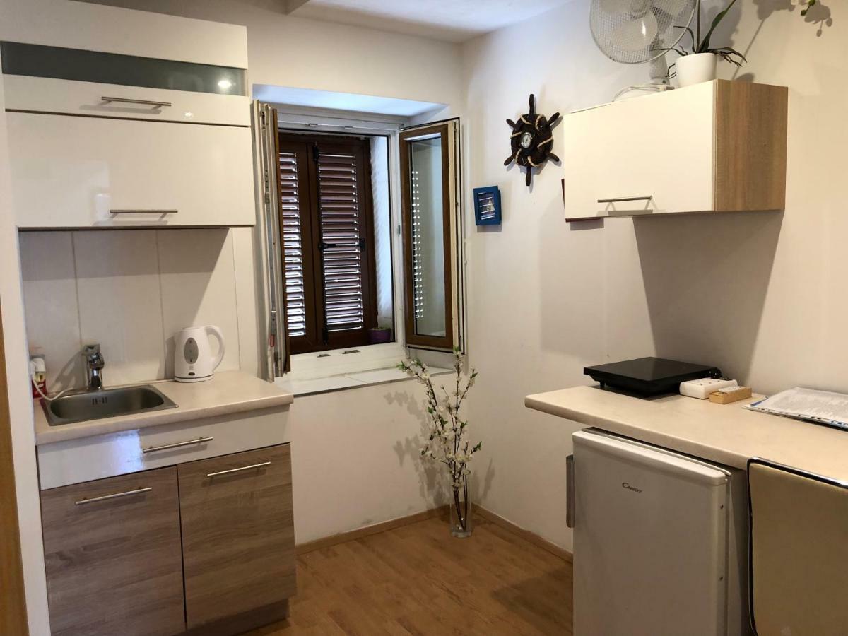 Lily Lägenhet Koper Exteriör bild